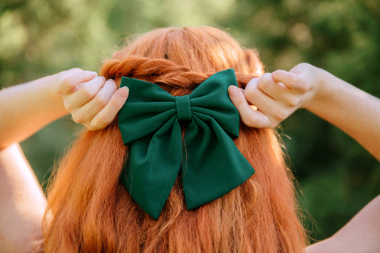 Hair bow in Evergreen